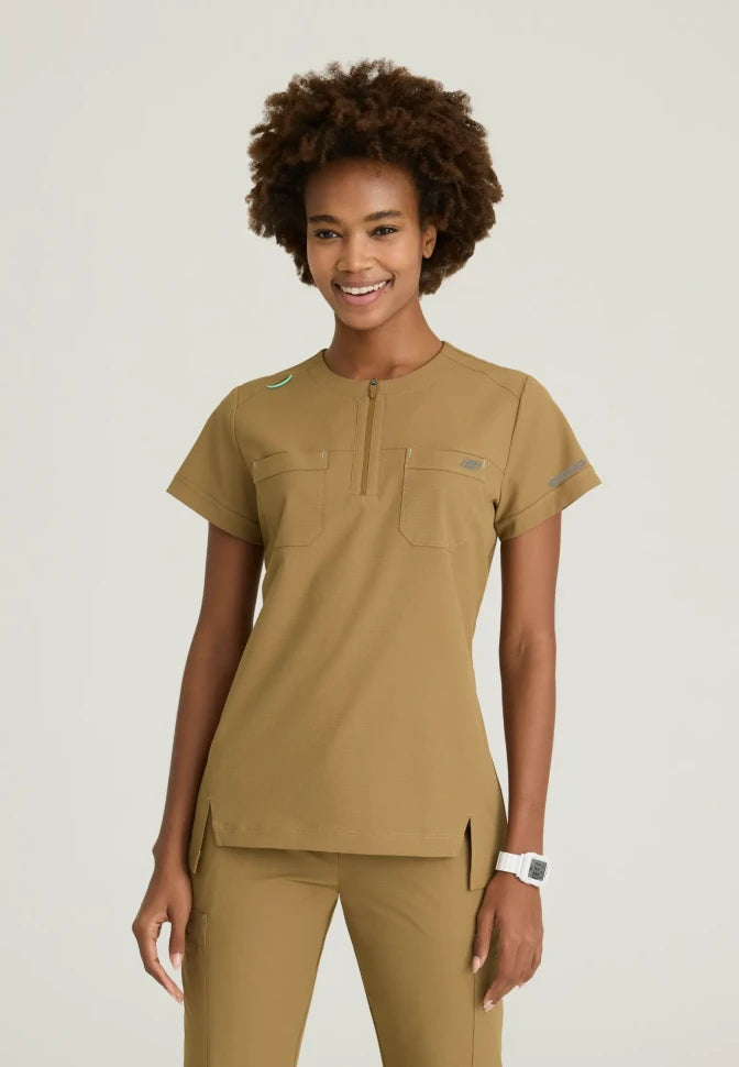 SKECHERS Trek Tuck-In Top